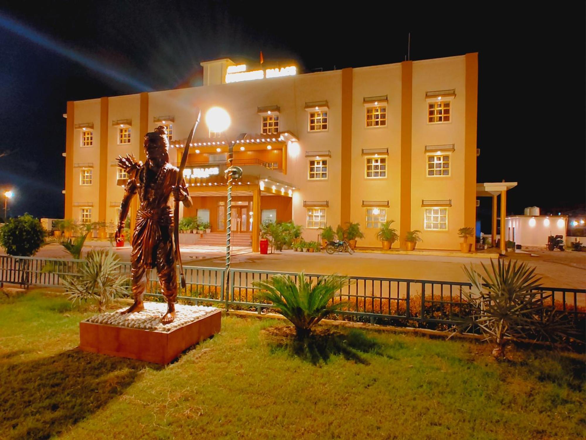 Avadh Sunshine Palace Hotel And Resort Ayodhya Exterior foto