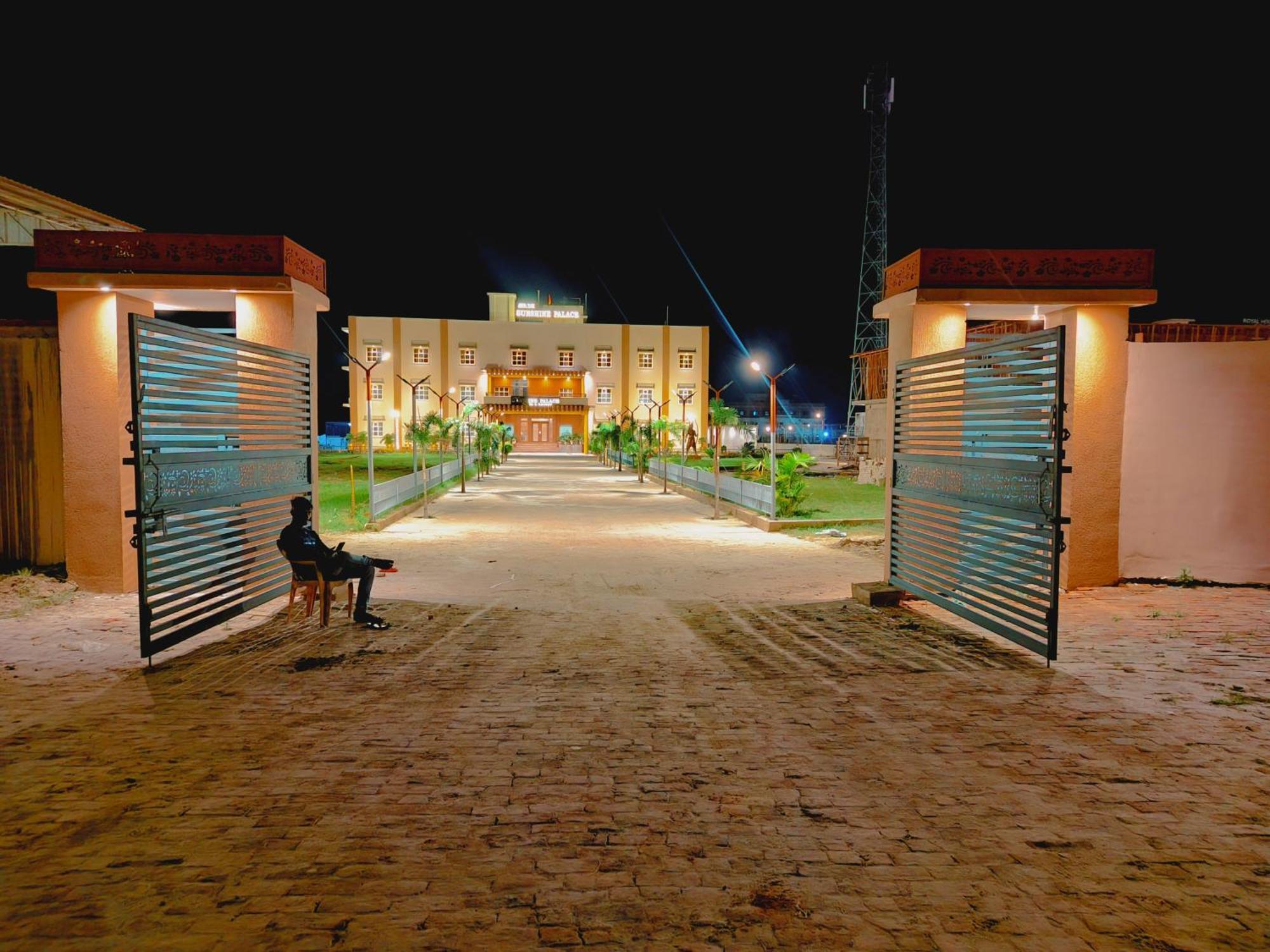 Avadh Sunshine Palace Hotel And Resort Ayodhya Exterior foto