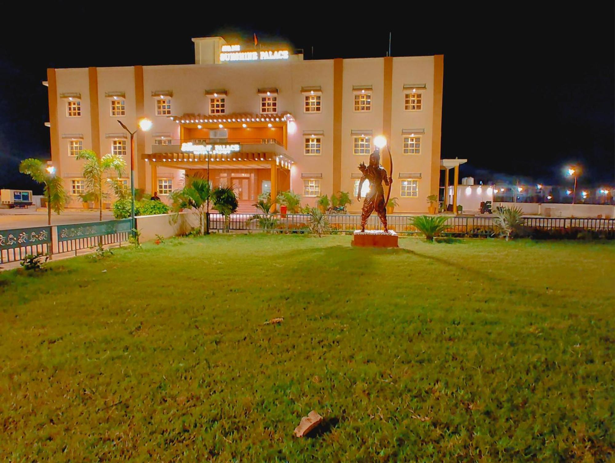 Avadh Sunshine Palace Hotel And Resort Ayodhya Exterior foto