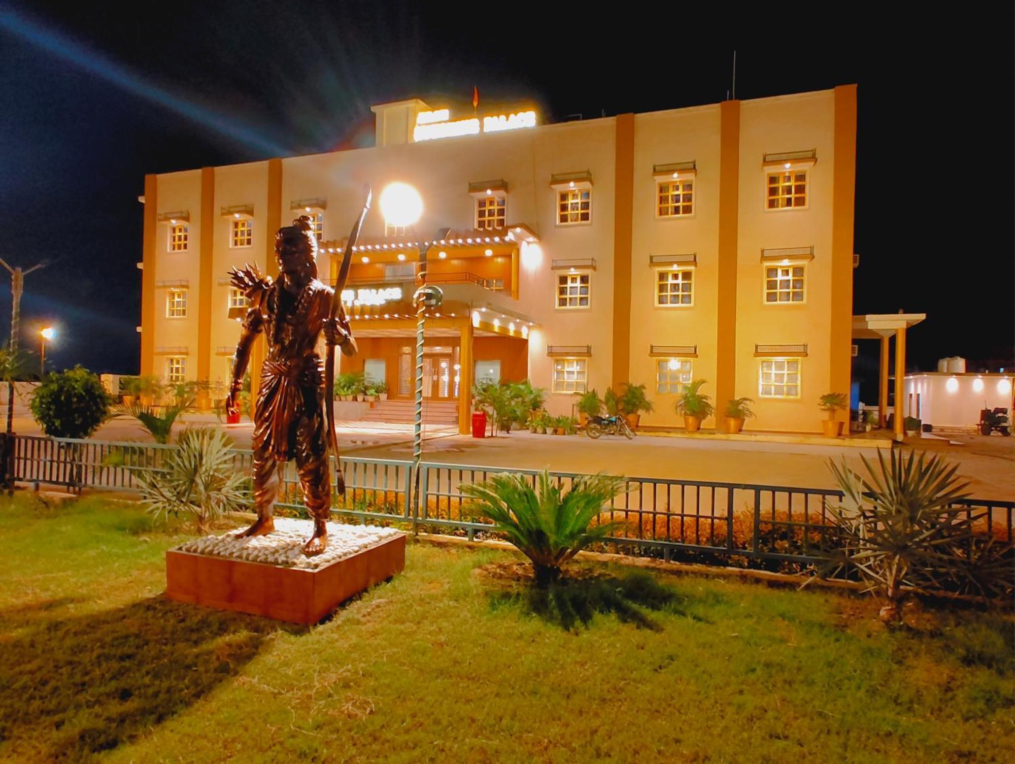 Avadh Sunshine Palace Hotel And Resort Ayodhya Exterior foto