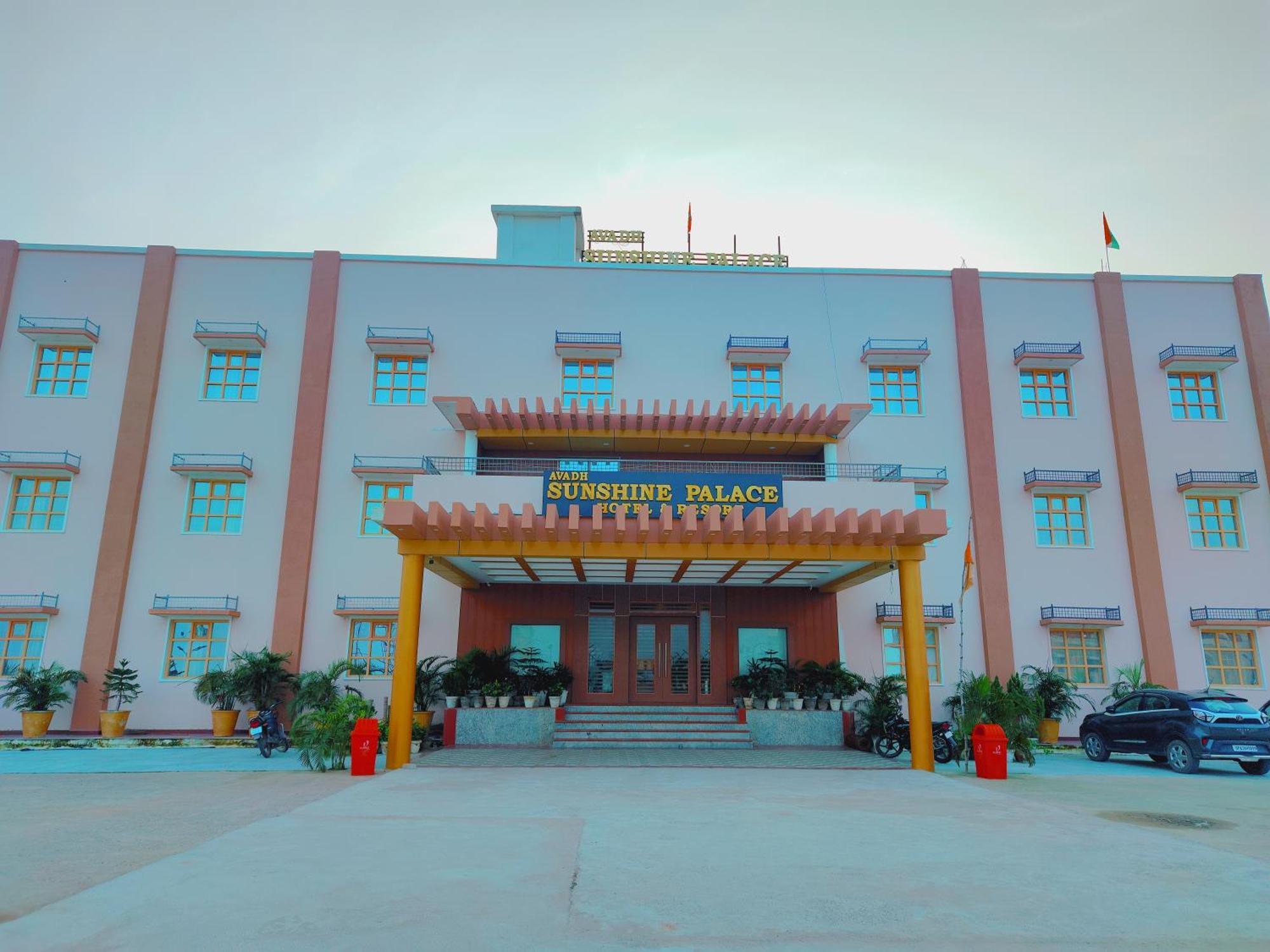 Avadh Sunshine Palace Hotel And Resort Ayodhya Exterior foto