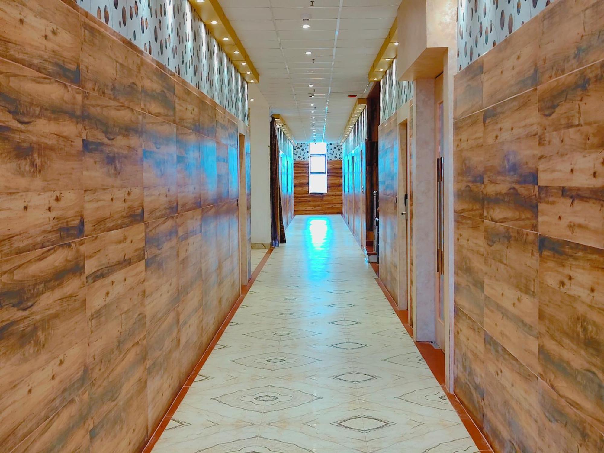 Avadh Sunshine Palace Hotel And Resort Ayodhya Exterior foto
